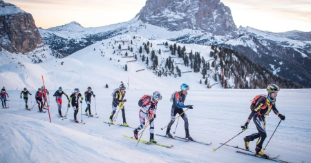Skialpinisten tijdens de Sellaronda Ski Marathon